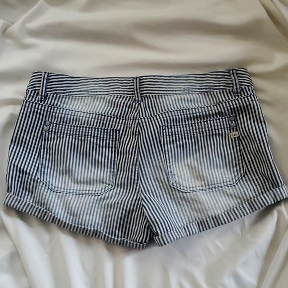 L.e.i. jean shorts size 13 jr. White & blue stripes faded - Picture 2 of 2
